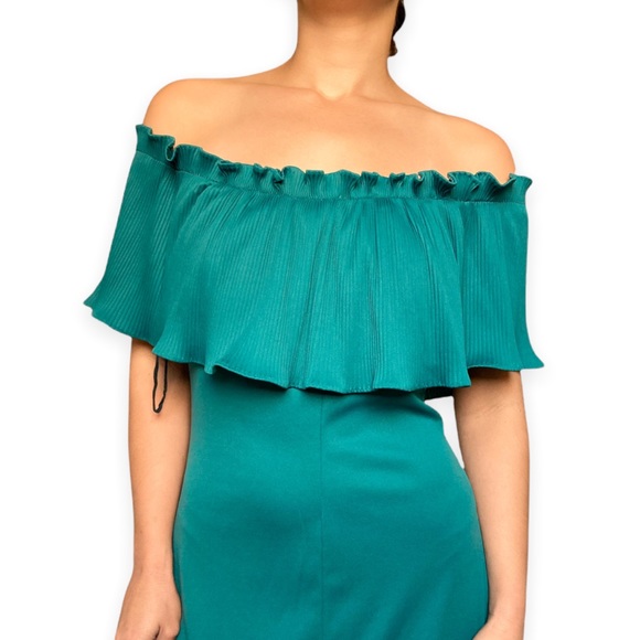 Vintage Off-Shoulder Accordion Pleat Maxi Gown - Picture 3 of 6